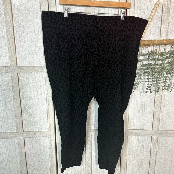 Torrid Pants Pixie Skinny Studio Luxe Ponte High-Rise Flocked Print Pant 3 3X - Picture 10 of 13